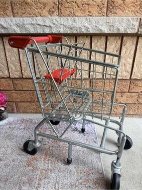 • Melissa & Doug Toy Shopping Cart